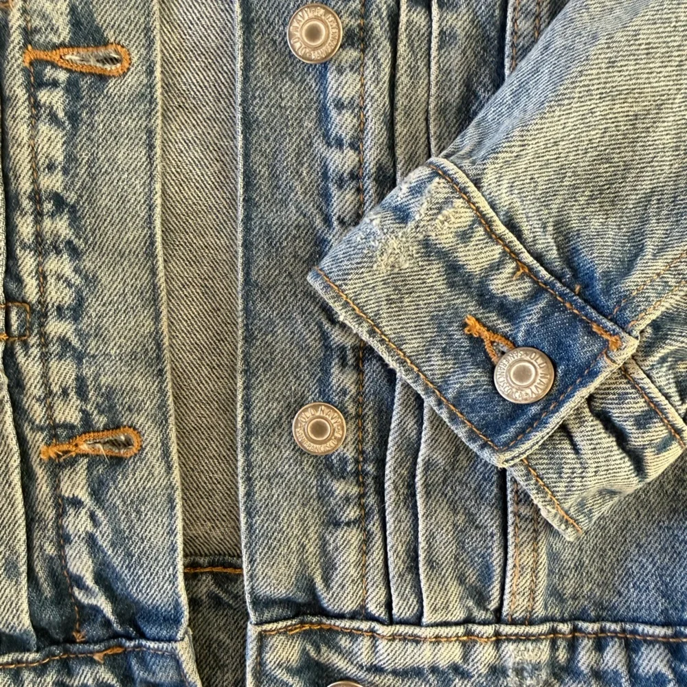 Old Navy Women's Light Blue Denim Jacket - Picture 4 of 4